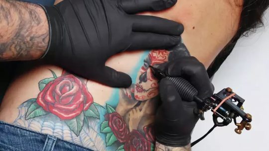 Использование трансферного геля для переноса татуировки