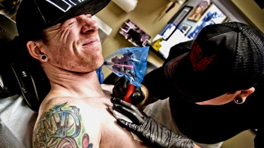 Больно ли делать татуировку?