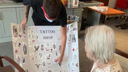 Татуировки в доме престарелых
