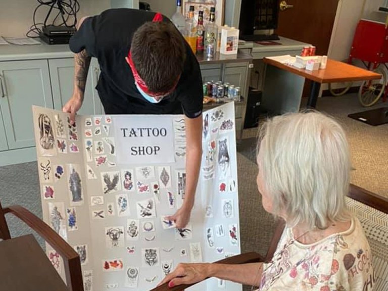 Татуировки в доме престарелых
